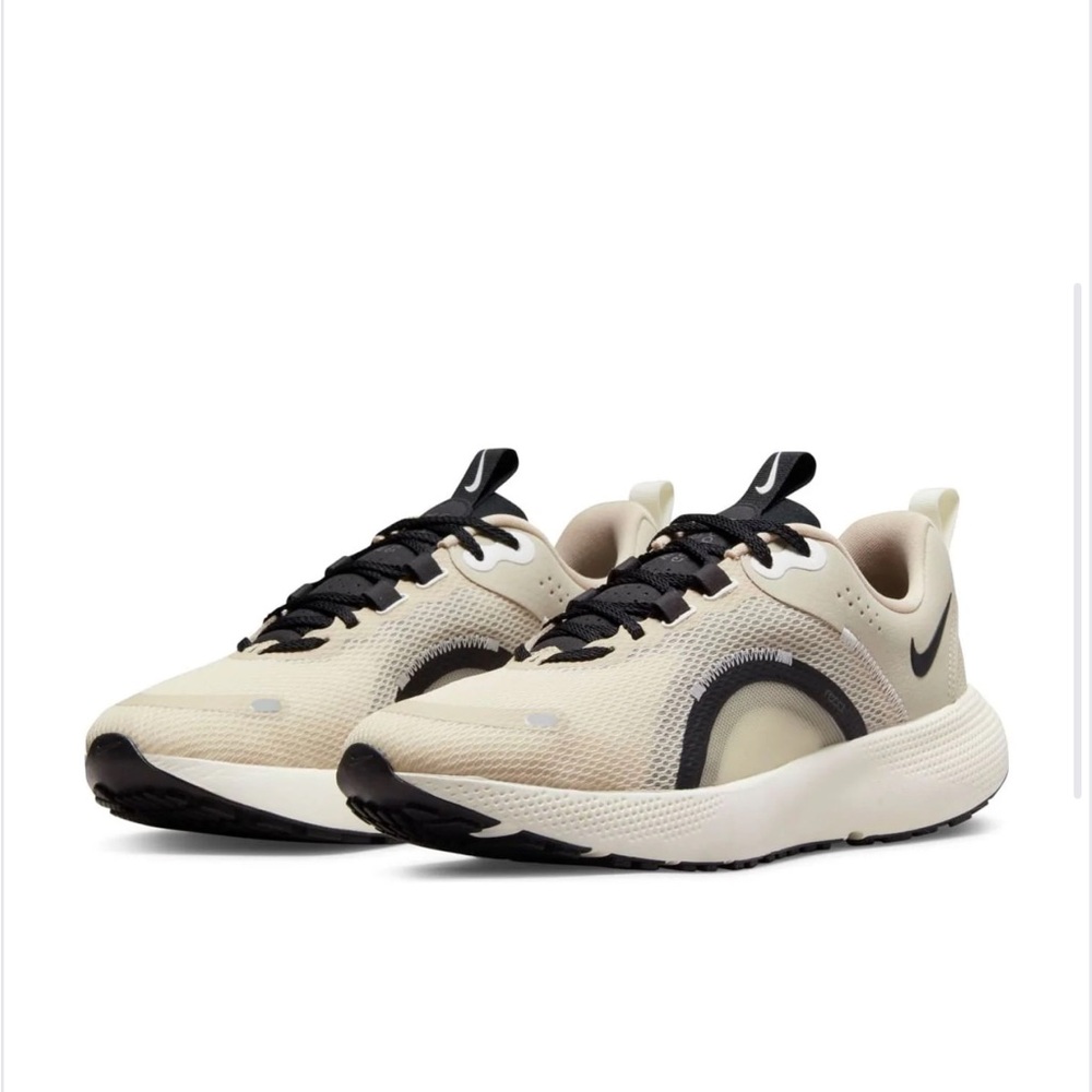 Nike React Escape Run Womens Sanddrift black